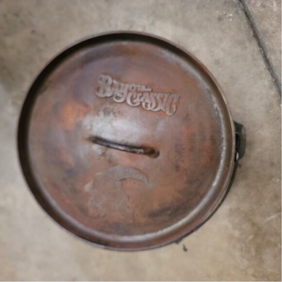Bayou Classic 16 quart cast iron dutch oven lidded with handle - Picture 1 of 5